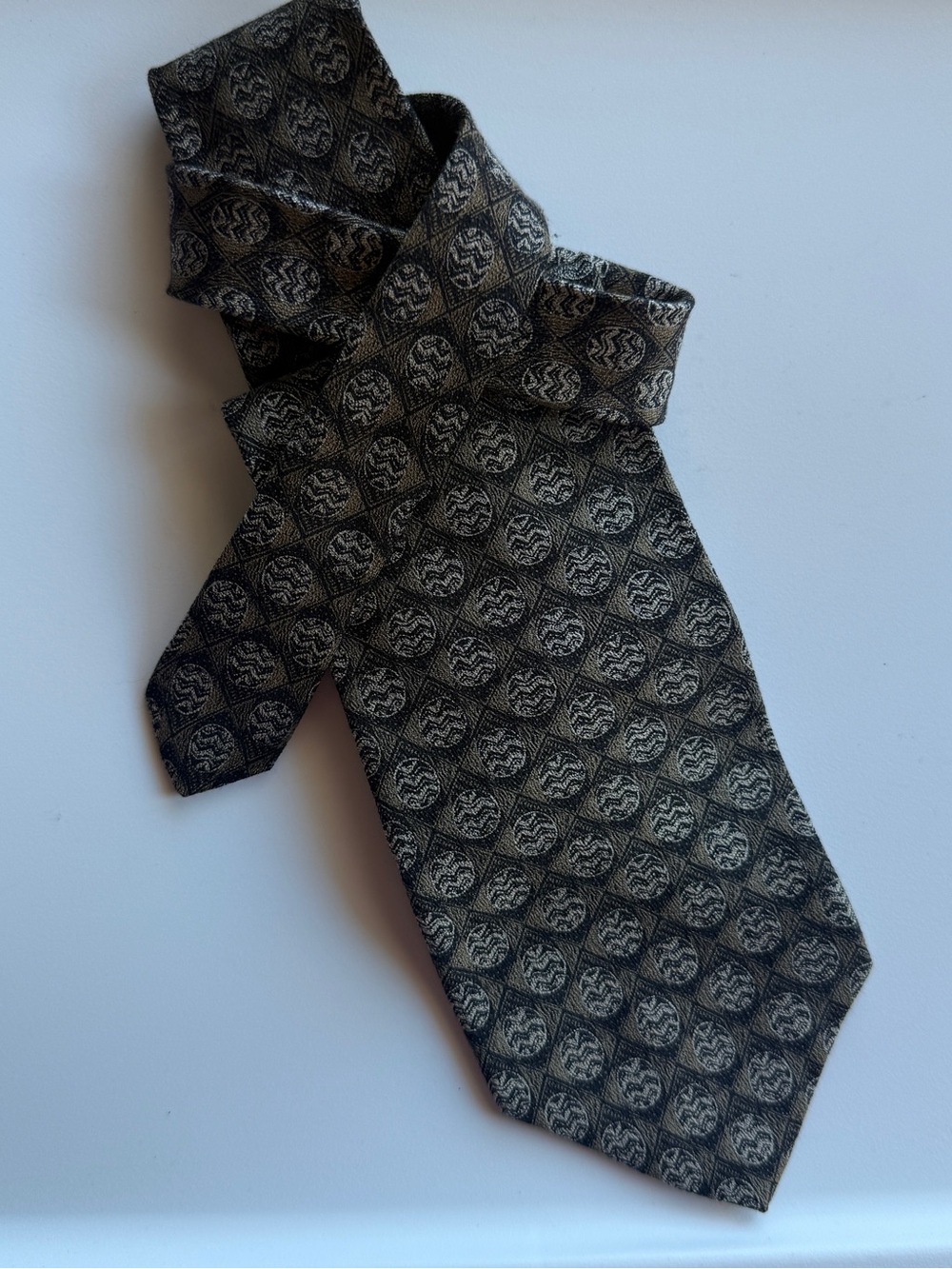 Calvin Klein VTG Mens Black, Gray, and Brown Patterned Silk Tie